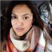 Profesora de educación general básica, imparte clases de matemáticas para primer y segundo ciclo básico (1° a 8°). Y otras asignaturas. Magíster en Currículo